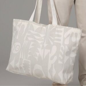 NWT Vuori printed canvas tote bag